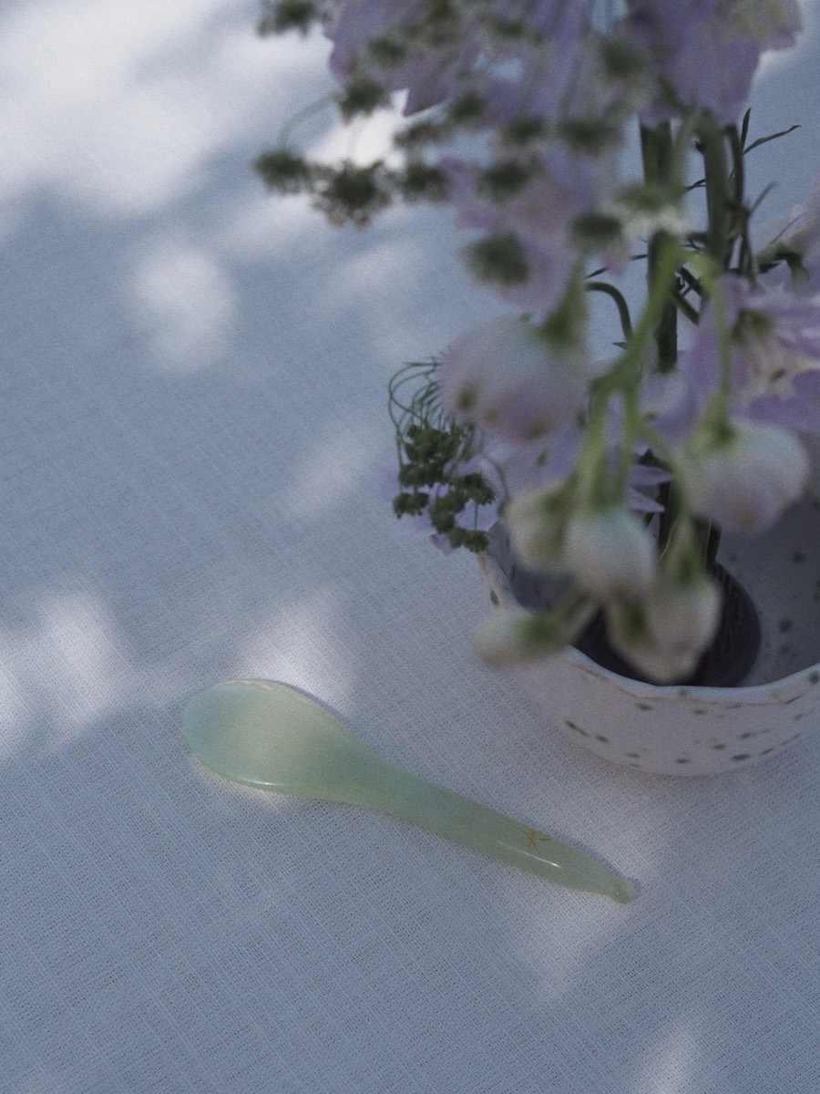 Cuchara de jade y flores, ritual GAROA